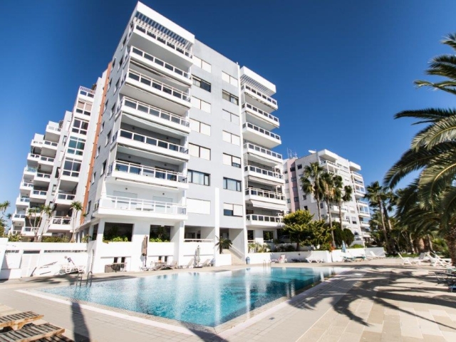 Superb 3 bedroom furnished apartment in a gated complex on the front line on the beach side