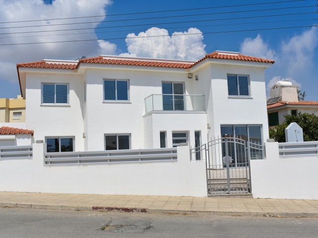4 bedrooms House Detached House in Agia Triada, Paralimni, Famagusta