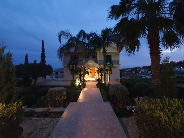 Villa for Sale in Agios Athanasios near Foley's School