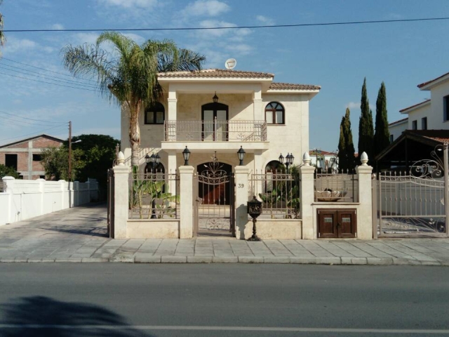 4 bedrooms House Detached House in Aradippou, Larnaca
