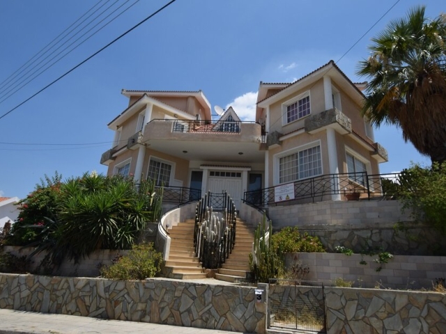 Four-Bedroom House in Egkomi, Nicosia