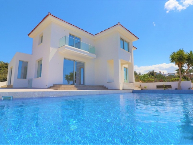 An Impressive Four Bedroom Villa is For Sale in Sea Caves