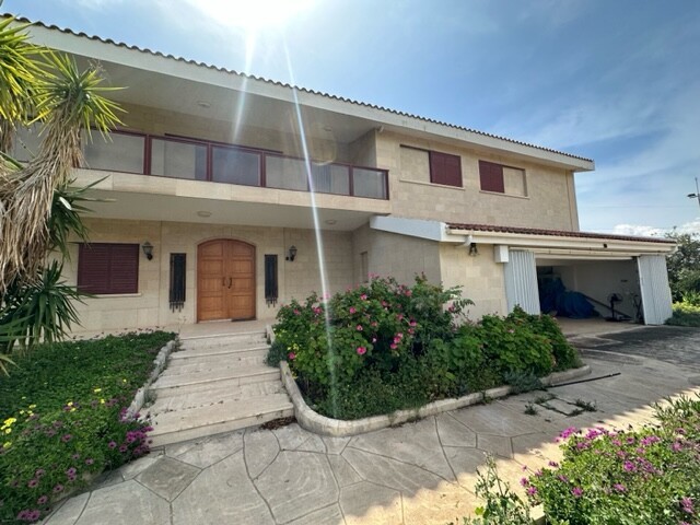 6 bedrooms House Detached House in Agios Athanasios, Limassol