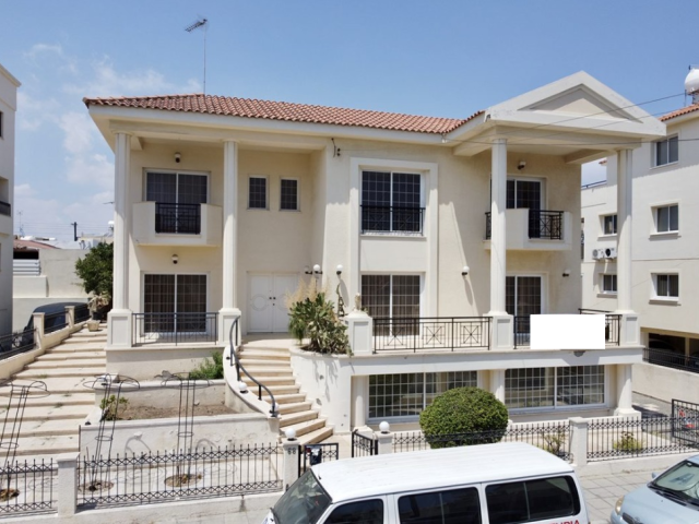 6 bedrooms House Detached House in Drosia, Larnaca