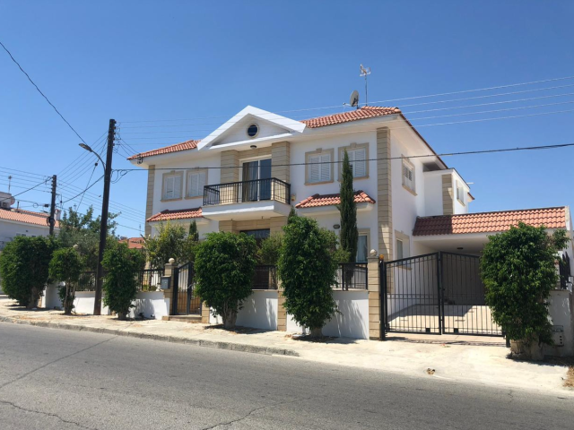 6 bedrooms House Detached House in Lakatamia, Nicosia