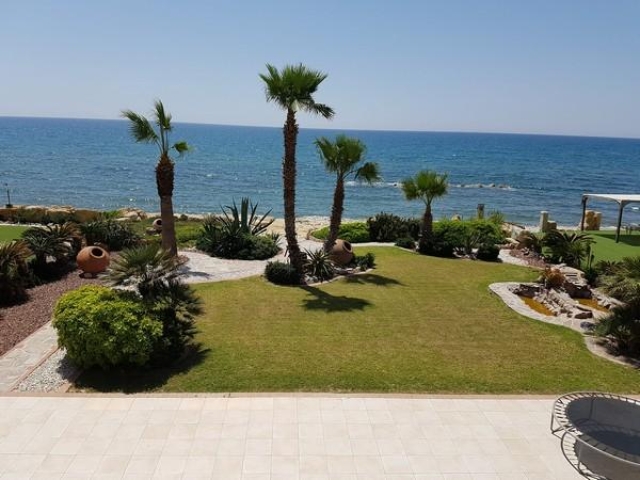 6 bedrooms House Detached House in Pervolia, Larnaca