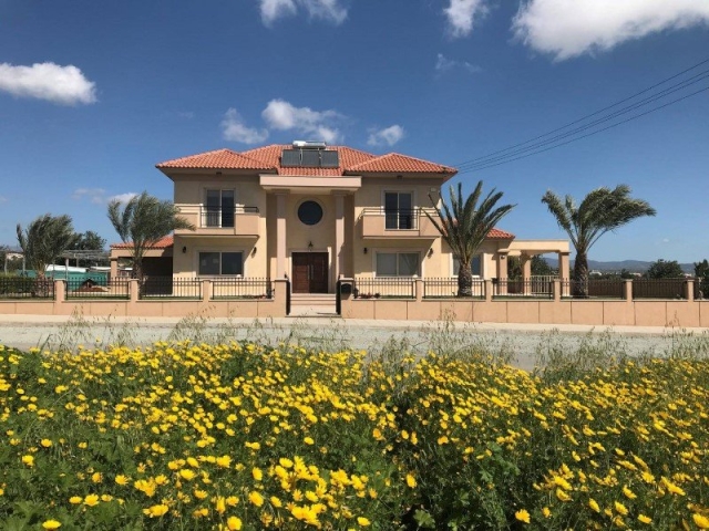 6 bedrooms House Detached House in Ypsonas, Limassol