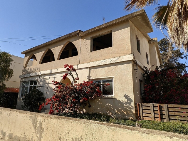 House, Apostolos Varnavas & Agios Makarios