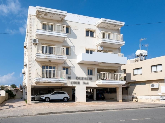 6 bedrooms Building Mixed-use Building in Paralimni, Famagusta